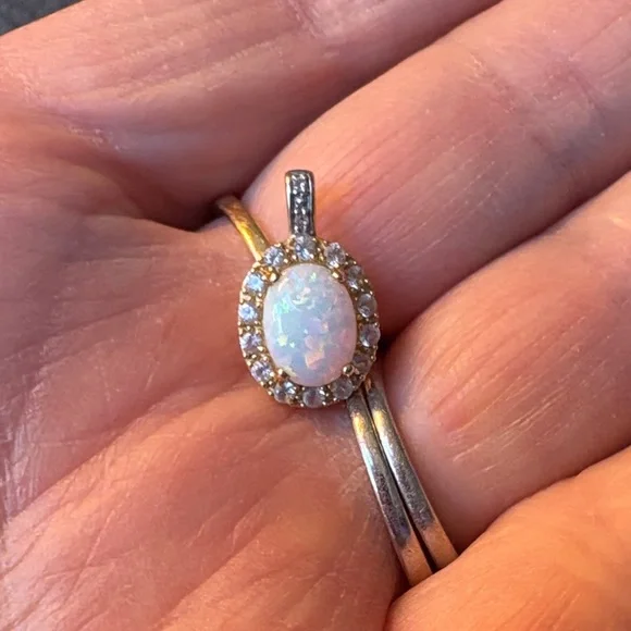 Elegant 14k solid yelllow gold Opal and Diamond Pendant - Picture 3 of 5